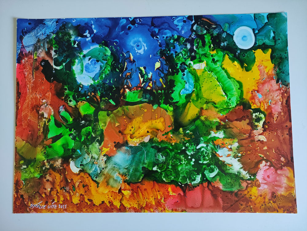 Experimentelle Malerei mit intensiven Farben