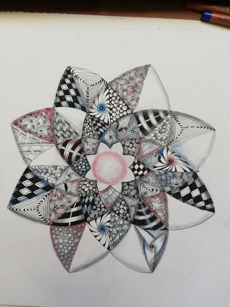 Zentangle Zeichnung mit filigranen Mustern